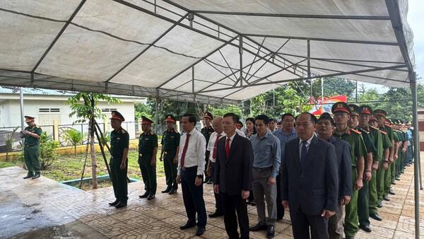 XÃ MÔ RAI TỔ CHỨC LỄ VIẾNG, DÂNG HƯƠNG TƯỞNG NIỆM CÁC ANH HÙNG LIỆT SĨ NHÂN KỶ NIỆM 79 NĂM NGÀY THƯƠNG BINH - LIỆT SĨ