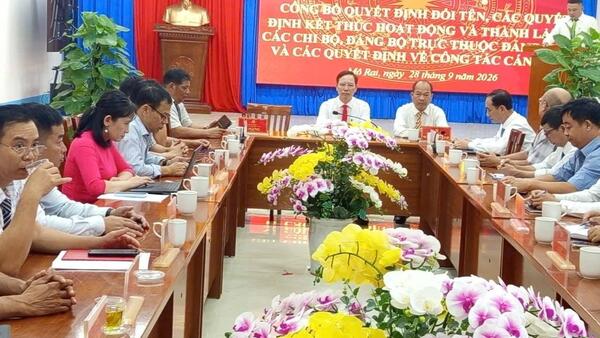 HỘI NGHỊ CÔNG BỐ QUYẾT ĐỊNH ĐỔI TÊN, CÁC QUYẾT ĐỊNH KẾT THÚC HOẠT ĐỘNG VÀ THÀNH LẬP CÁC CHI BỘ, ĐẢNG BỘ TRỰC THUỘC ĐẢNG UỶ VÀCÁC QUYẾT ĐỊNH VỀ CÔNG TÁC CÁN BỘ TRÊN ĐỊA BÀN XÃ MÔ RAI