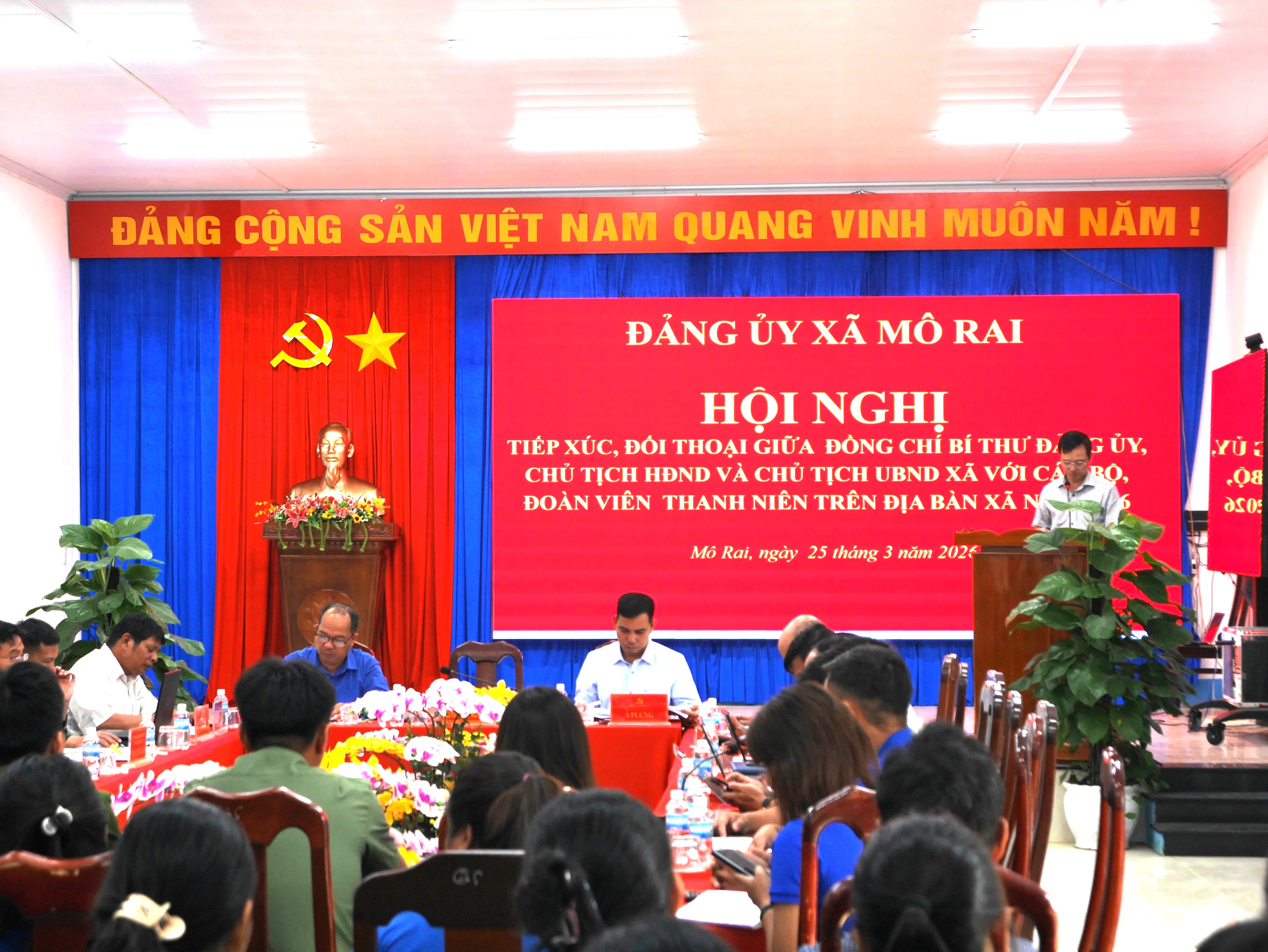 Mo Rai MÔ RAI TỔ CHỨC HỘI NGHỊ TIẾP XÚC, ĐỐI THOẠI GIỮA NGƯỜI ĐỨNG ĐẦU CẤP ỦY ...
